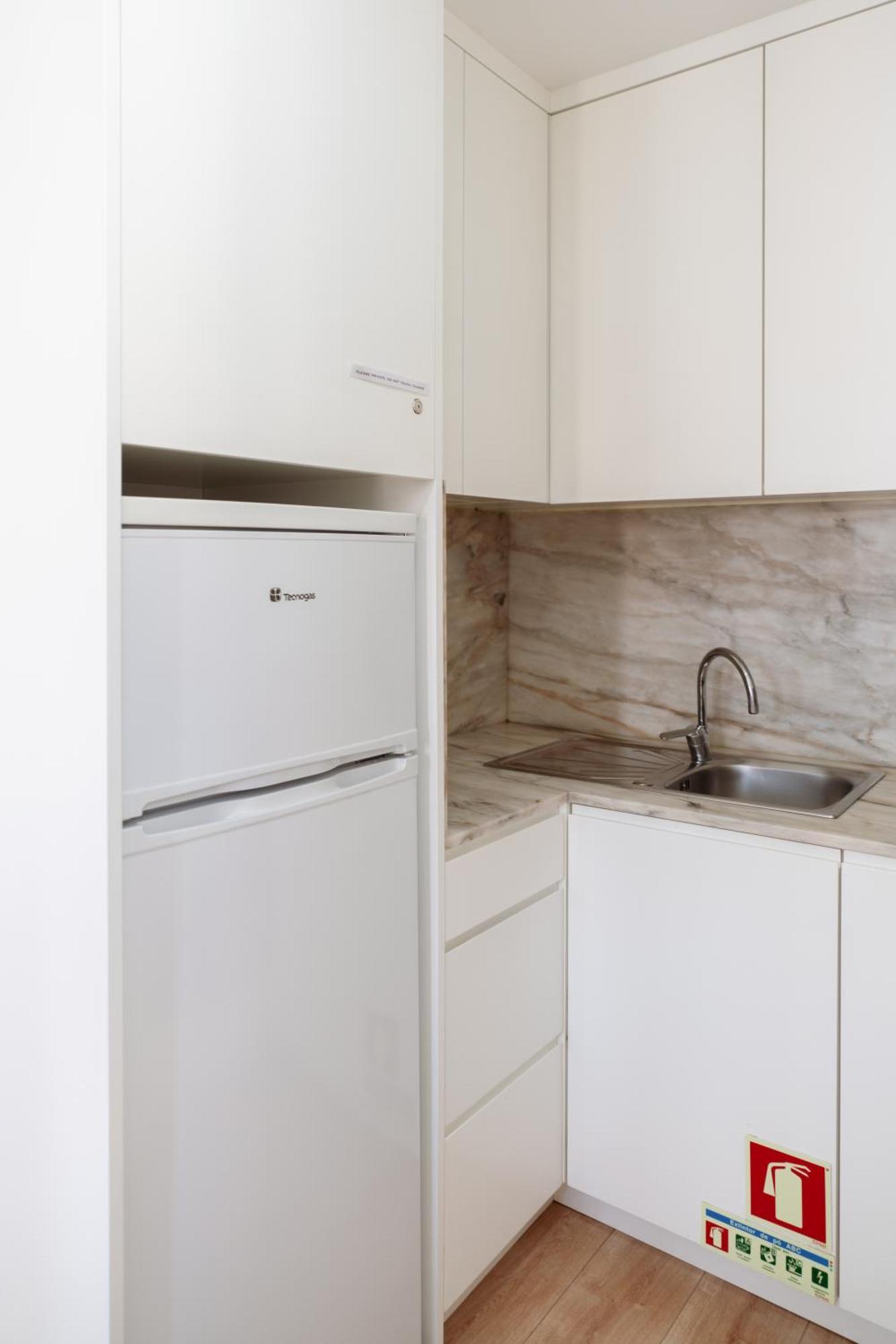 Host Wise - Flat W Free Private Parking - Bright & Cozy Lejlighed Porto Eksteriør billede