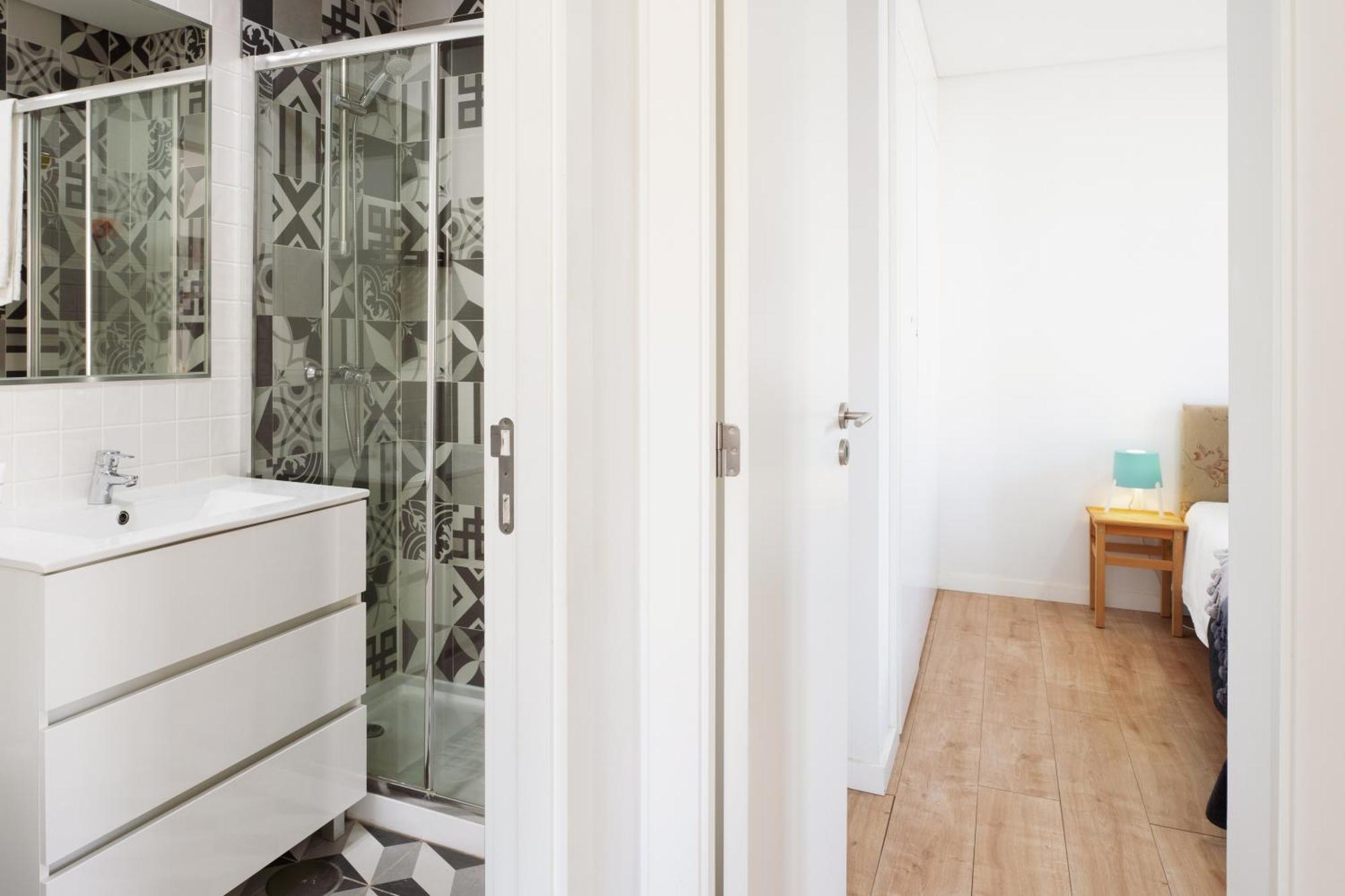 Host Wise - Flat W Free Private Parking - Bright & Cozy Lejlighed Porto Eksteriør billede