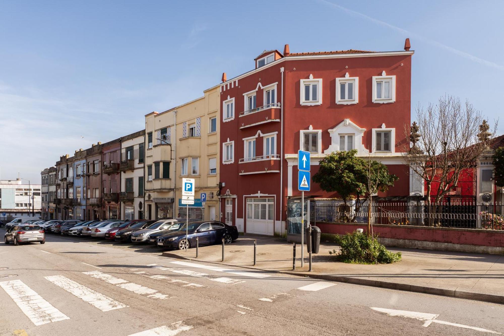 Host Wise - Flat W Free Private Parking - Bright & Cozy Lejlighed Porto Eksteriør billede